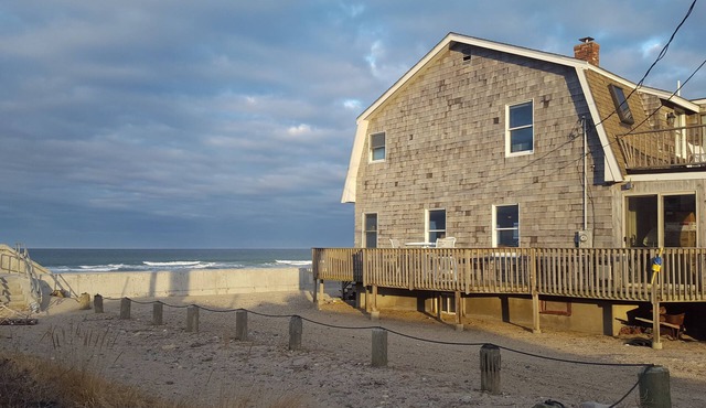Direct Oceanfront - Spacious 4-bedroom house in peaceful Marshfield with AC
