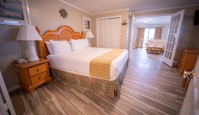 Dockside Inn & Resort
