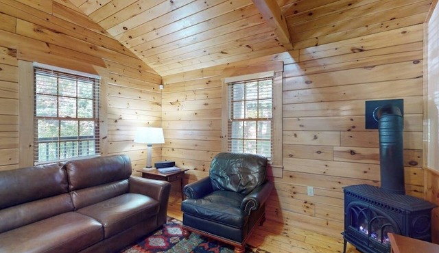Dog-friendly cabin retreat with kitchen, firepit, hiking & outdoor fun