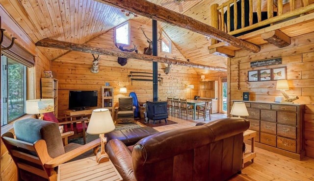 Dog-Friendly Cabin w/Washer/Dryer, WiFi, & Firepit - Steps From the Rio Grande