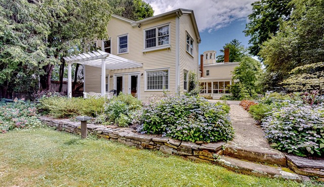 Dog-friendly historic cottage with deck, grill, kitchenette, & washer/dryer