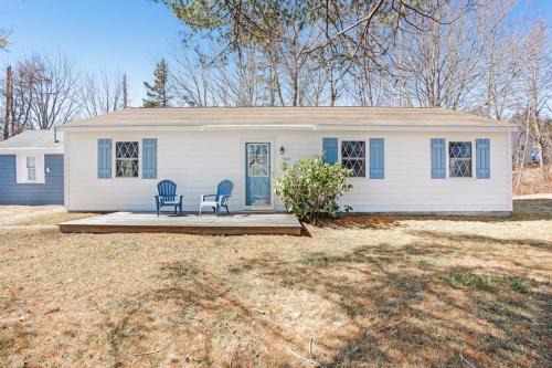 Dog-friendly home in great locale close to the ocean with yard, streaming, W/D