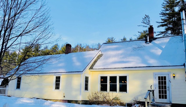 Dog friendly White Mountain Farmhouse with King Size Beds