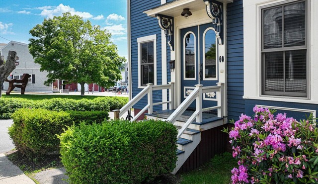 Downtown Boothbay 3BR – Harbor Views, Private Deck, Walk Everywhere
