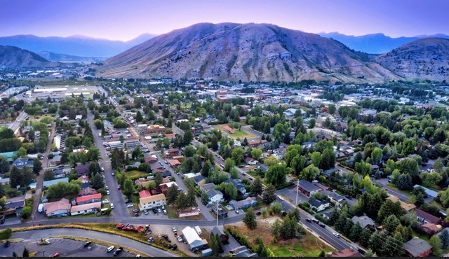 Downtown Jackson Hole. Walk to Everything. Modern 3 Bedroom.