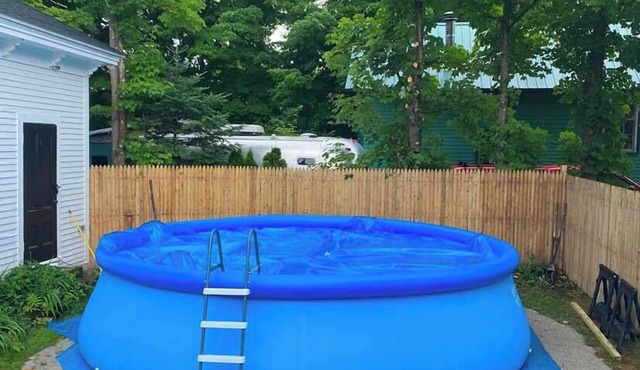 Downtown North Conway Village with private pool and hot tub!