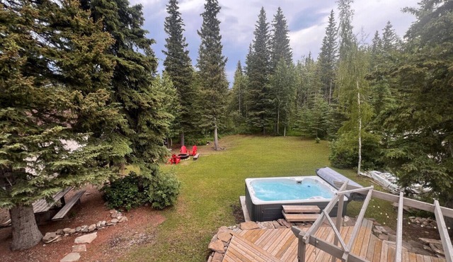 Dream 4-Br 4-Ba | Private Pool & Hot Tub | 2-min DRIVE to Jasper National Park