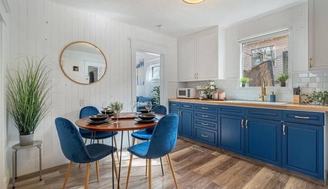 Drum Cottage | Sleeps 7 | Fenced Backyard with BBQ