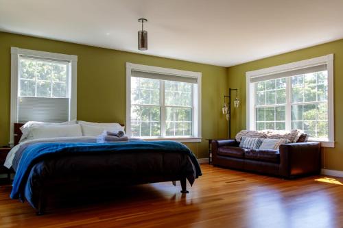 Dwntwn home, Prvt Rooftop and Soaking Tub!