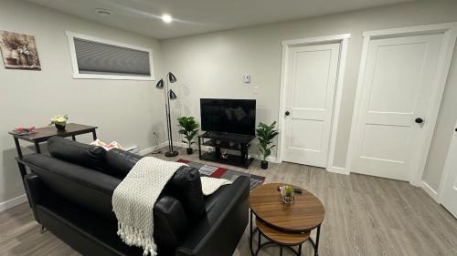 Eastbrook Cozy Basement Suite with Tempur-Pedic Bed