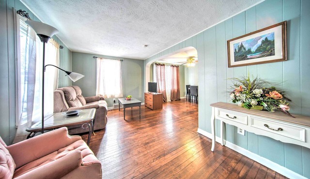 Eastlake Home w/Patio < 1 Mi to Lake Erie!