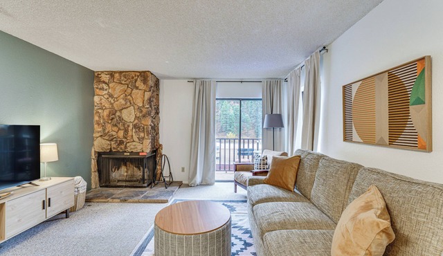 Easy Red River Ski Access! Outdoor Adventure Condo