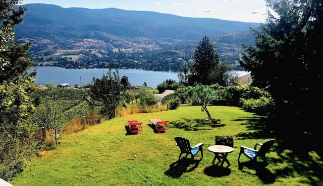 Eco-Chic Lakeview in the vines