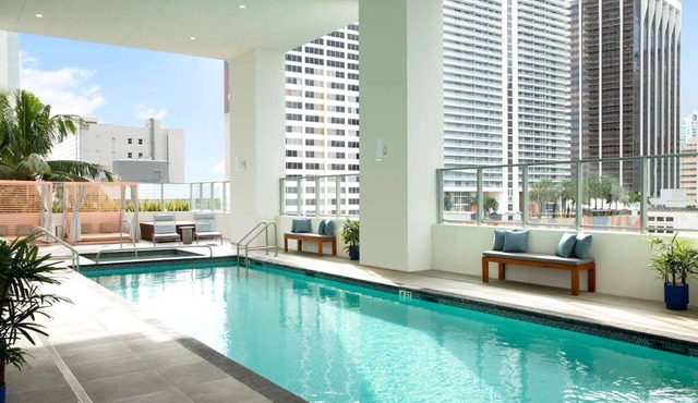 Electric Stay close to Miami Nightlife Attractions - Enjoy Sunset Happy Hours