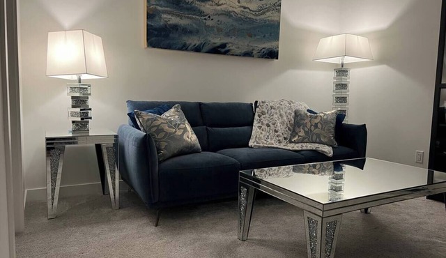 Elegant legal suite. Private entrance, queen bed, full kitchen, in-suite laundry