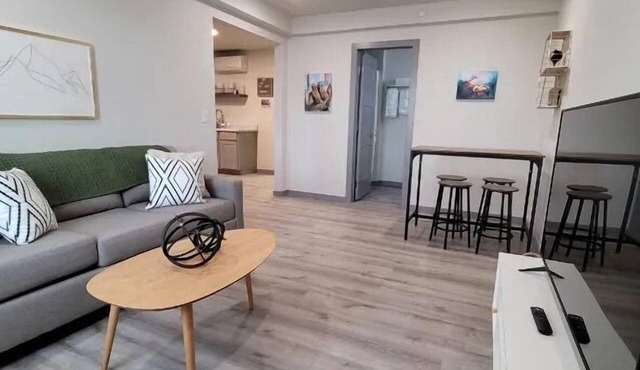 Elk Loft in Downtown Custer, Sleeps 8, 2 full bath