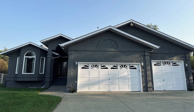 Empty Nest Acreage Living Close to Edmonton