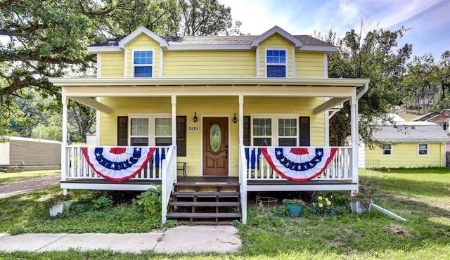 Enchanting Historic Cabin Retreat near Mount Rushmore in South Dakota