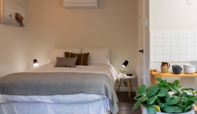 Escape to Christina Lake Beaches & Golf - Perfect for Couples, Private Terrace