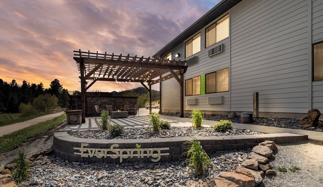 EverSpring Inn & Suites