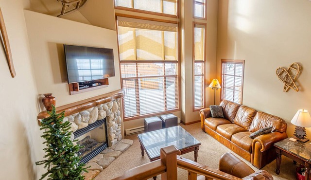 Excellent multi level 3 bedroom townhouse with easy access to nearby runs and lift