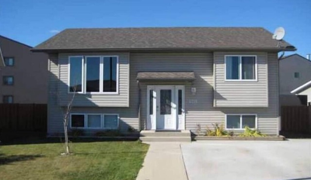 Executive furnished split level house