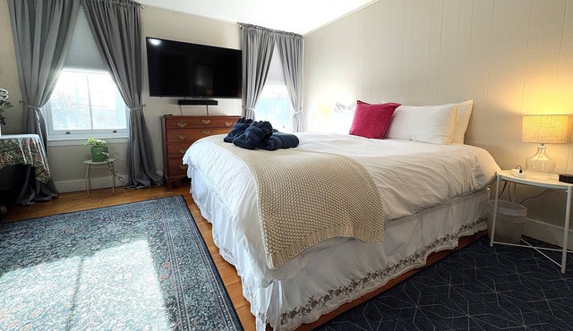 Fabulous 3-bedroom apartment in vibrant Burlington