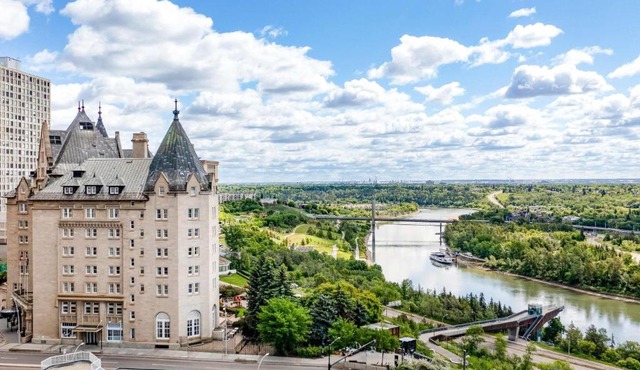 Fairmont Hotel Macdonald