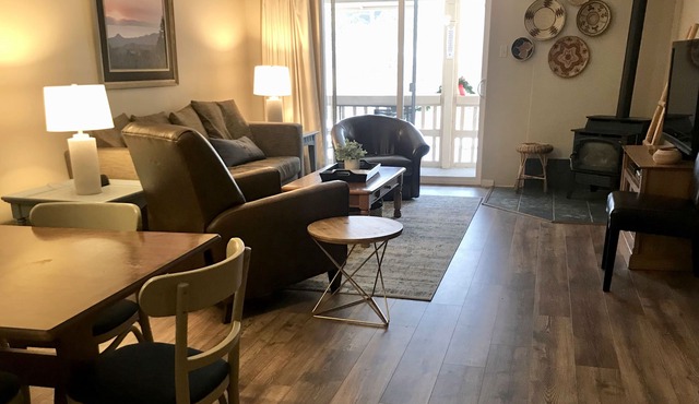 Family condo, walk to ski area, private fishing pond and playground