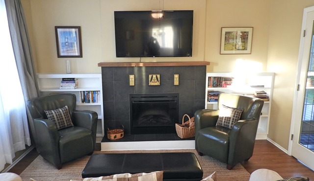 Family & dog friendly, walk to beach & Old Town