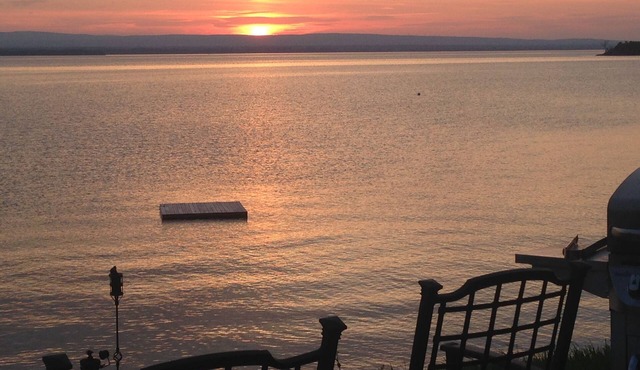 Family Friendly Lake Front Property on the Water's Edge. Spectacular Setting.