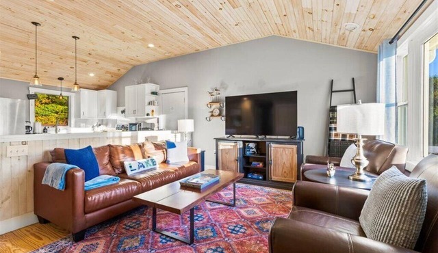 Family-Friendly Schroon Lake Retreat