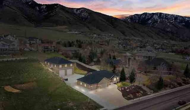 Family Fun with Adventure AND Relaxation! Fun Factory, Hot Tub, and Style
