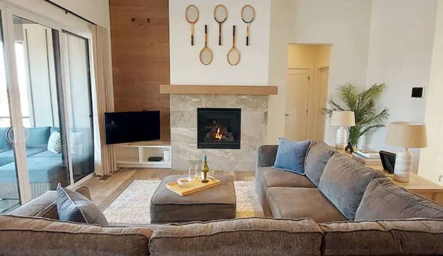 Family Sized Modern Farmhouse Luxury w/Golf Course Views. Pet-Friendly!
