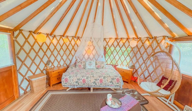 Farm Stay Yurt - 7 min St Albans