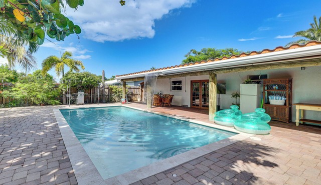 Fish, Swim & Relax Poolside! Deerfield Beach Oasis