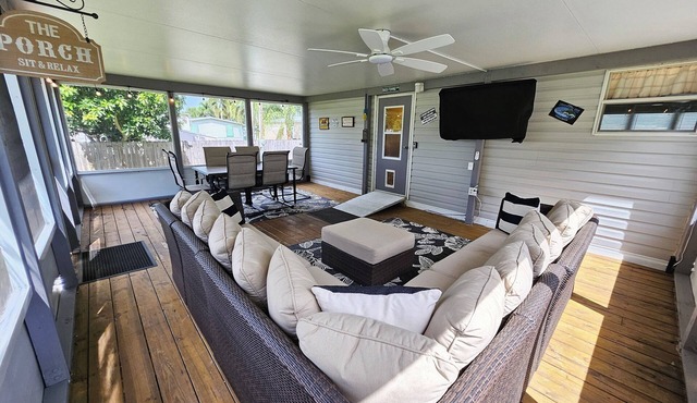 FISHERMAN'S HIDEAWAY! Waterfront home on canal in Okeechobee!