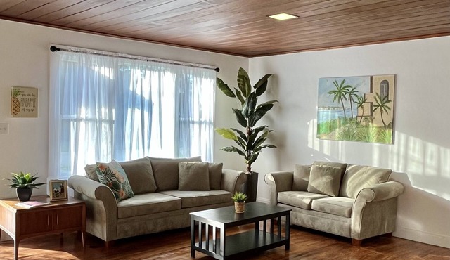 Flamingo Inn, Just minutes from Downtown, Markets, Restaurants & Beaches