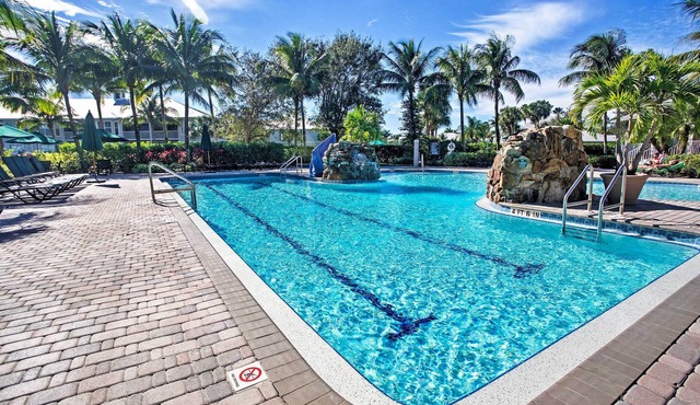 Free Golf Until Oct! Naples Condo w/Resort Pool