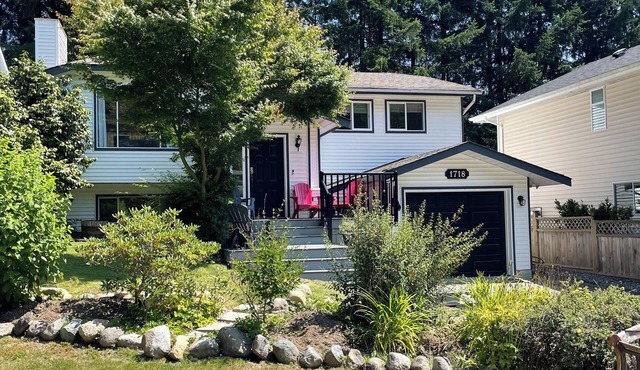 Full House steps from Mount Seymour Provincial Park and minutes to Deep Cove