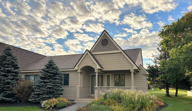 FV38 Bretton Woods golf course single level home, WiFi, walking distance of Mt Washington Hotel