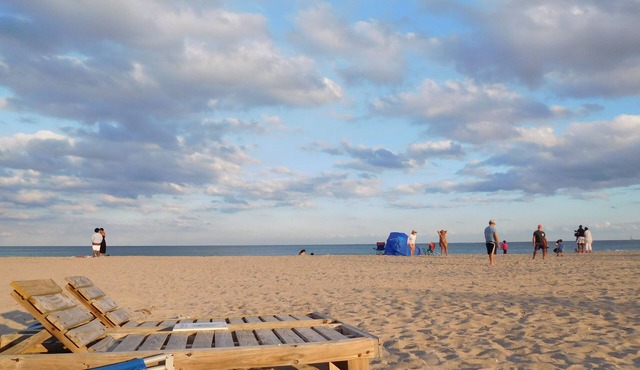 Gorgeous Condo near Beach, sleep 6