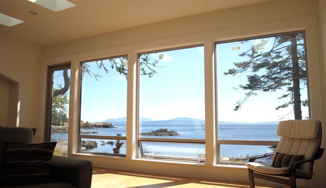 Gorgeous Cottage on Low Bank Beachfront near Brooks Point, Watch Whales!