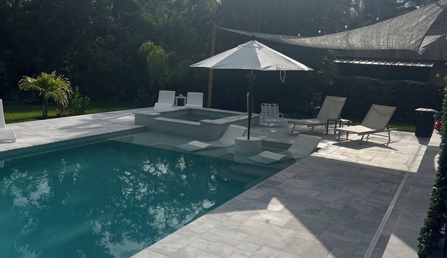 Gorgeous Spacious Private 4Plex, Italian Heated Pool/Spa, Sleeps 24 Pet Friendly