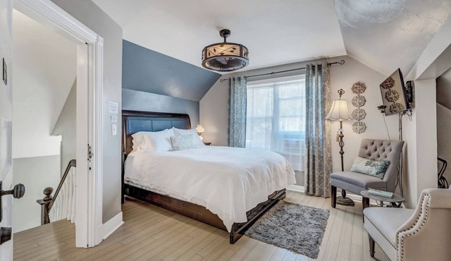 Gorgeous Suite at the Downtown Floradora House