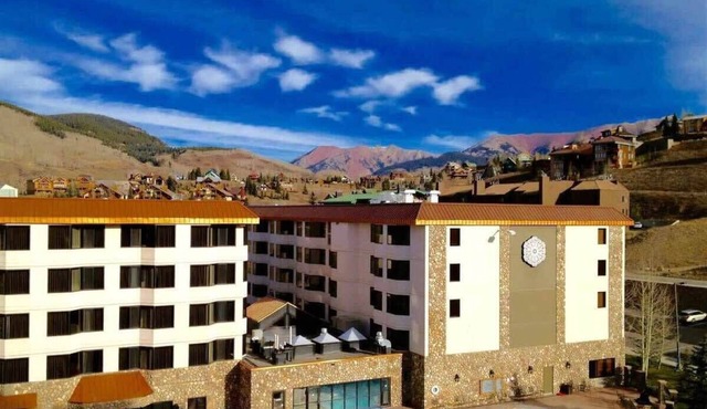 Grand Lodge 322 — Studio Sleeps 4 | Walk to Lifts, Bus Stop, Pool & Hot Tub