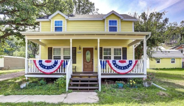 Grandma Goodnight's - 3 Miles from Mt-Rushmore with hot tub and a game room!