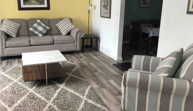 Great for Groups , Close to Jasper Park!