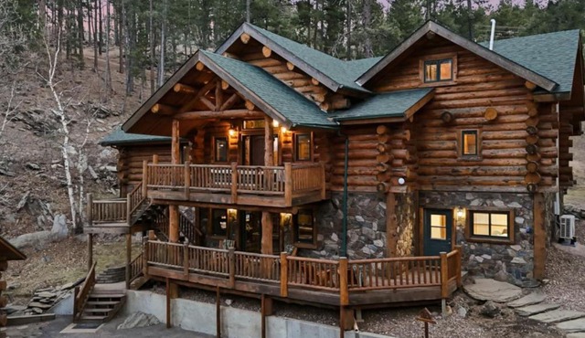 Great Lodge at Hillside- Iconic 6K Sqft Log Lodge