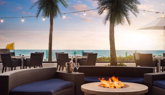 Great Relaxing Overnight Stay! 2 Relaxing Units, Free Parking + Beach Access